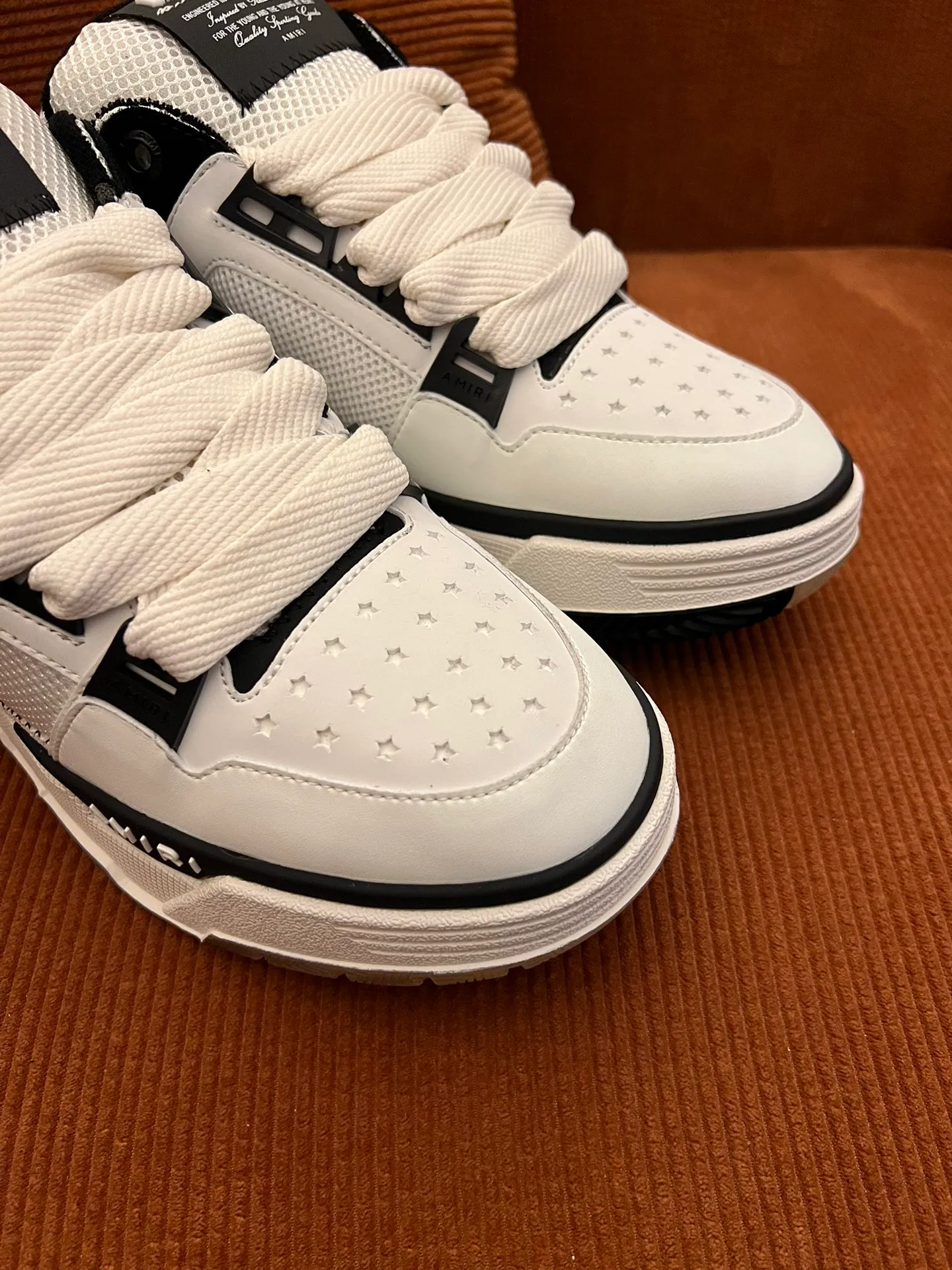 p620💰Men's shoes Amiri Emile's 2023 spring and summer new MA-1 bread shoes, couple models, casual sports shoes, sneakers Amiri gave up the rock punk style in the new season and used a large number of unsaturated colors, Morandi tones, whether you see or wear them, it will make people very happy. The large tongue of the bread shoes continues, shortens the length of the shoe body, thickens the midsole, and the toe part is more rounded. Amiri's brand letters and MA logo appear on the side of the shoe. Fabric: Original customized imported first-layer cowhide + mesh. Lining: Original customized breathable towel lining. Outsole. Foam combination material. Bottom thickness: 4CM. Size: Men's 39-45